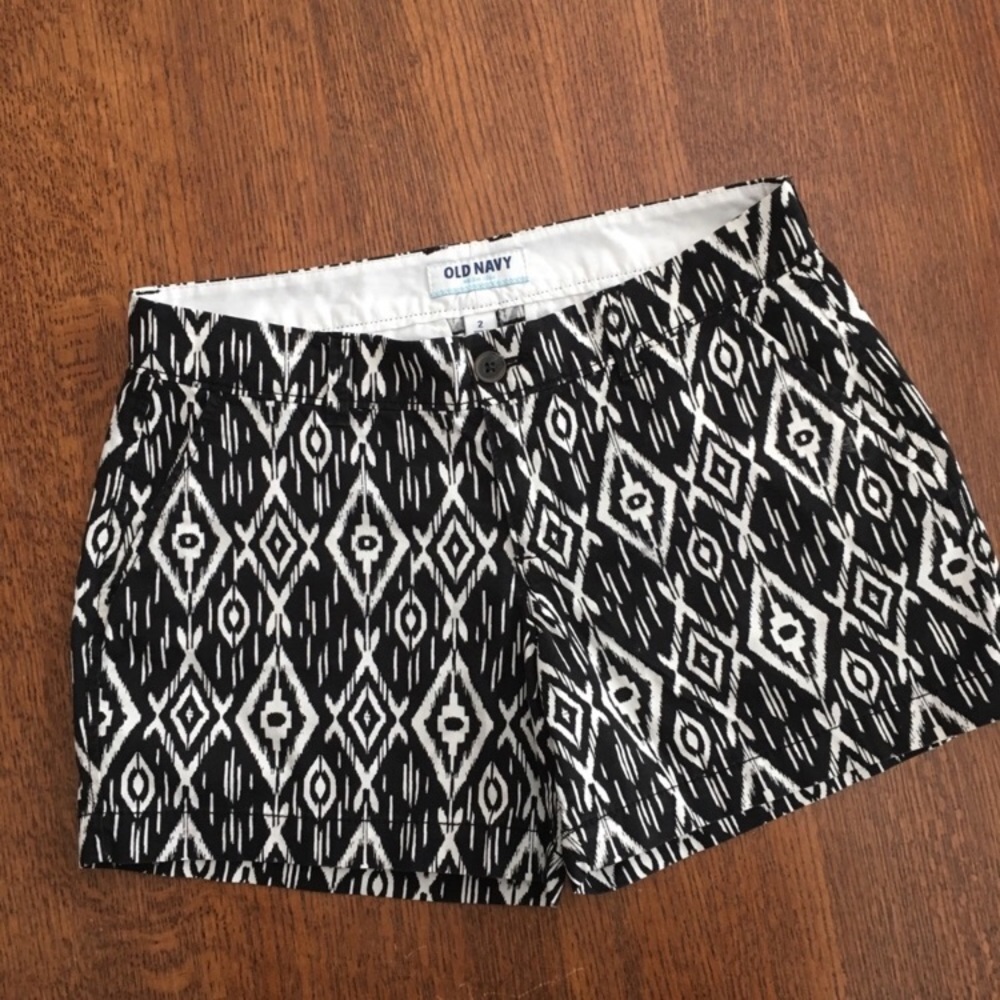 🔴 Old Navy | Black & White Shorts